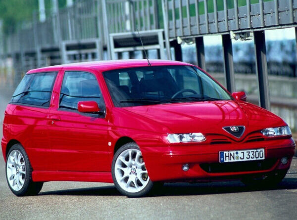 Alfa Romeo 145 (1994-2000) – caja de fusibles