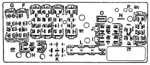 Ubicación del fusible 4 del encendedor en la caja de fusibles del Audi 100 C4.