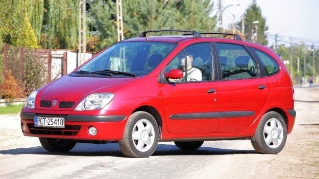Renault Scenic (1996-2016) – caja de fusibles
