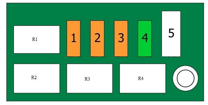 Caja de fusibles para motor diésel en el compartimento.