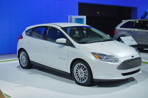 Ford Focus Electric (2011-2018) – caja de fusibles