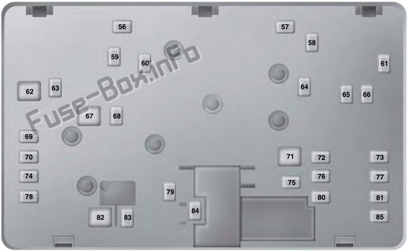 Diagrama de la caja de fusibles, mostrando la disposición de los componentes.