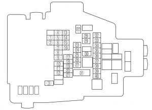 Diagrama del bloque de fusibles del compartimento del motor del Mazda 6 (2009-2010).