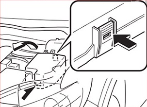 Caja de fusibles principal bajo el capó en el compartimento del motor.