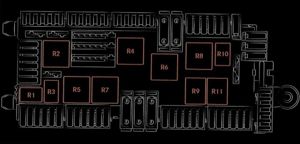 Esquema detallado de la caja de fusibles del Mercedes-Benz Sprinter ubicada en el lado del pasajero.