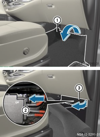 Instrucciones visuales para abrir el soporte de relé con fusibles adicionales del Vito.