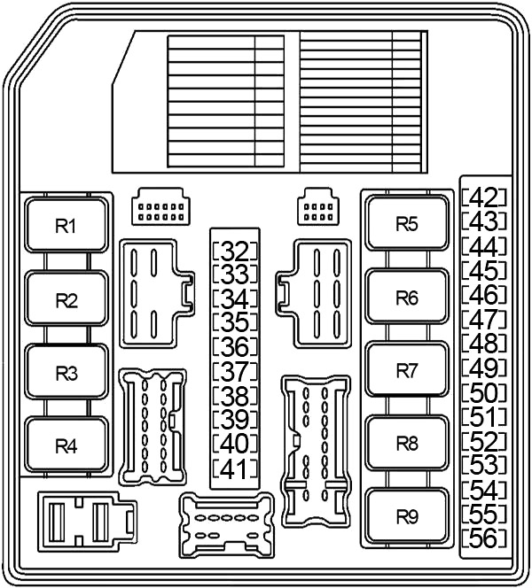 Caja de fusibles del motor para modelos 2004-2010 con tapa retirada.