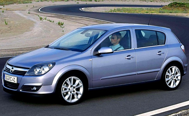Opel Astra H (2004-2014) – caja de fusibles