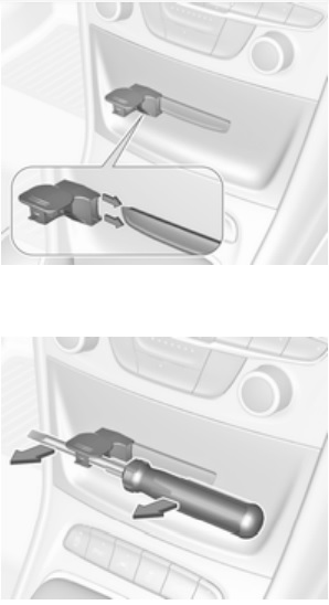 Extracción de la tapa de fusibles del salpicadero con adaptador.