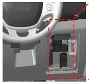 Caja de fusibles del Opel Vivaro, mostrando los dispositivos de pulverización.