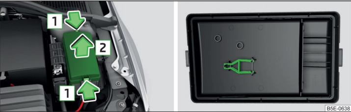 Ubicación de la caja de fusibles del Skoda Octavia (2017-2019) en el compartimento del motor.