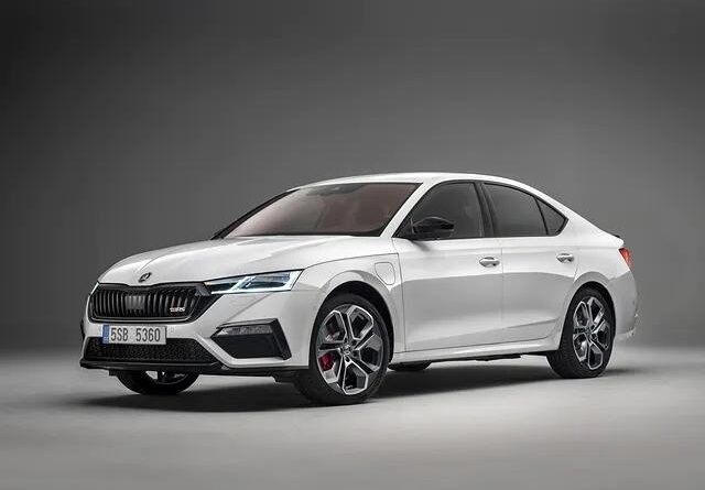 Skoda Octavia IV (2020-2021) – caja de fusibles