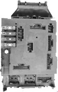 Caja de fusibles trasera para el techo corredizo de cristal (2005+).