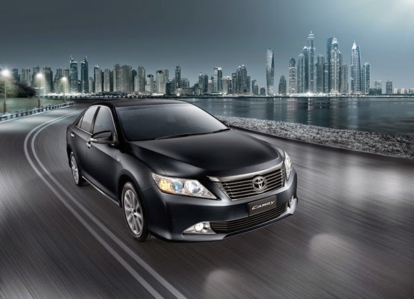 Toyota Camry XV50 (2012-2017) – caja de fusibles