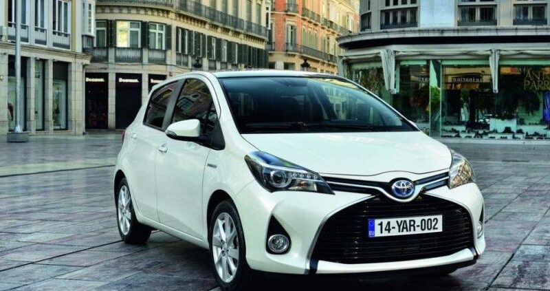 Toyota Yaris Hybrid (2012-2016) – caja de fusibles