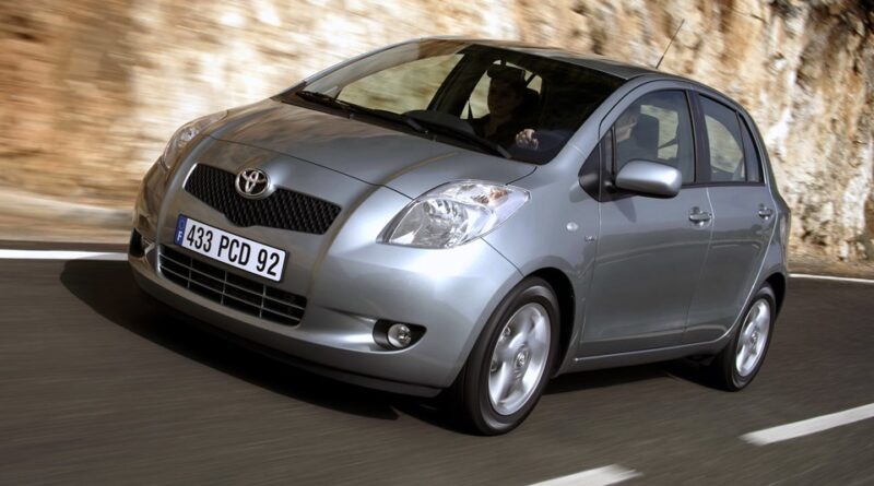 Toyota Yaris XP90 (2005-2013) – caja de fusibles