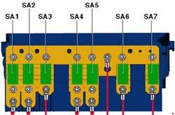 Soporte de fusible A -SA- alto en placa electrónica, cable del alternador.