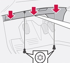 Caja de relés y fusibles en el compartimento del motor del Volvo S60.