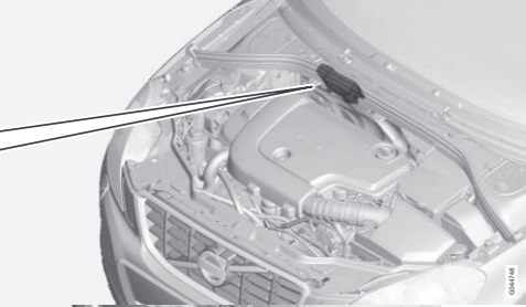 Zona fría del motor Volvo S60 (Start/Stop) con fusibles.