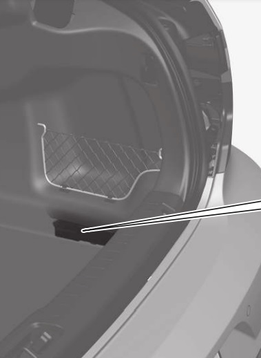 Caja de fusibles del maletero del Volvo S60 para tomas de 12V.