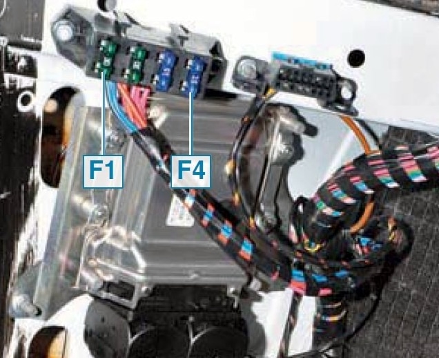 Esquema de la caja de fusibles para el control del motor.